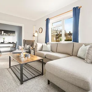 https://stylish-convenient-4br-house-w-garden-parking.bournemouth-hotels.org